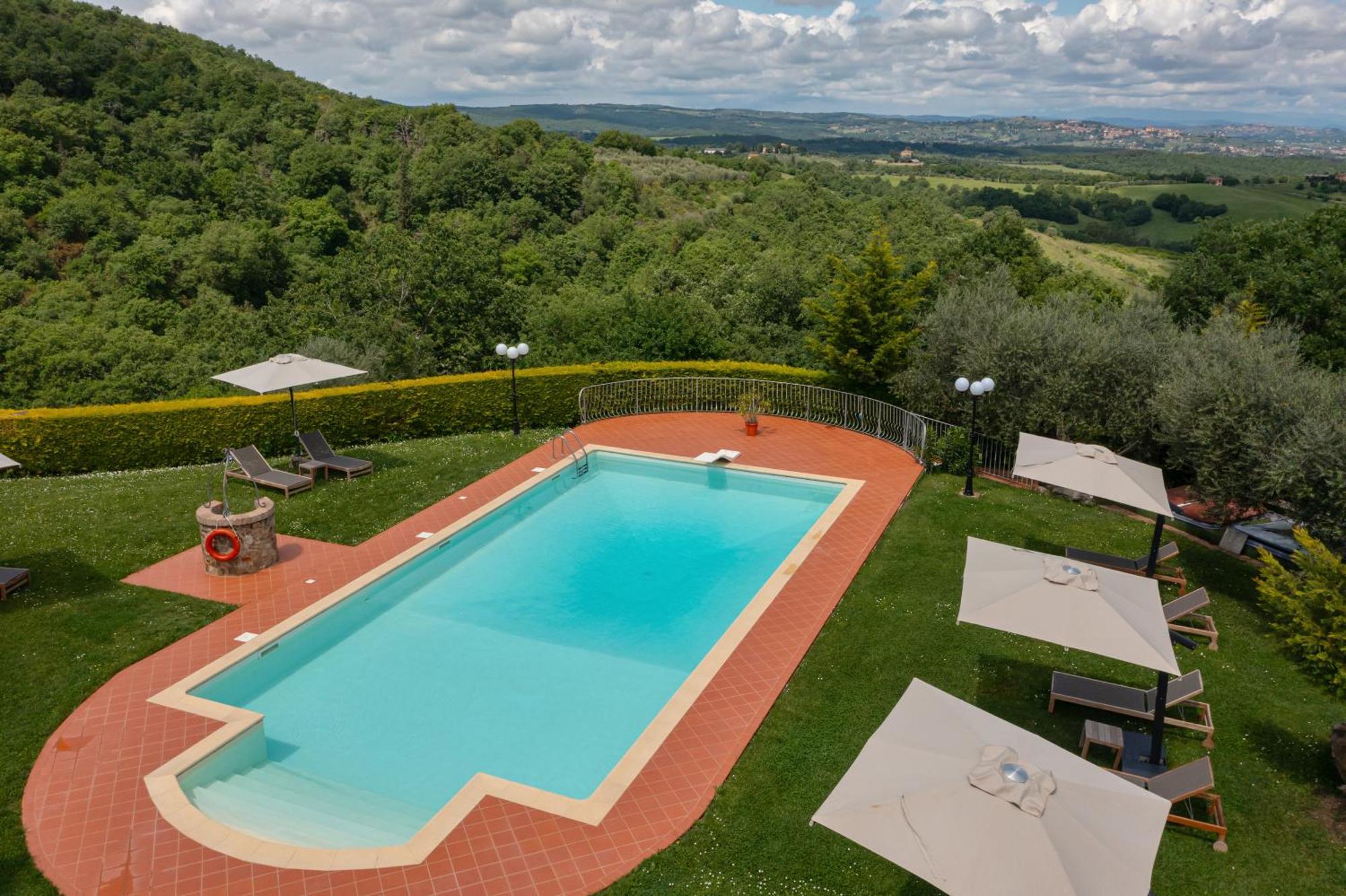 Poggio Paradiso & 4*